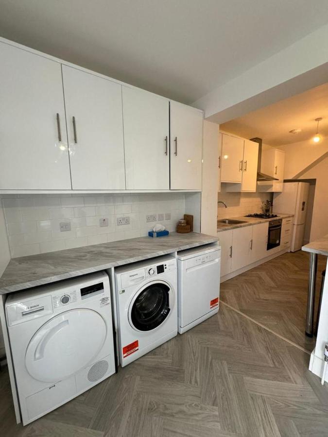 Smart Guest Rooms Fast Access To Central London Via Piccadilly Line New Southgate Luaran gambar