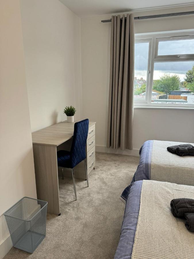Smart Guest Rooms Fast Access To Central London Via Piccadilly Line New Southgate Luaran gambar