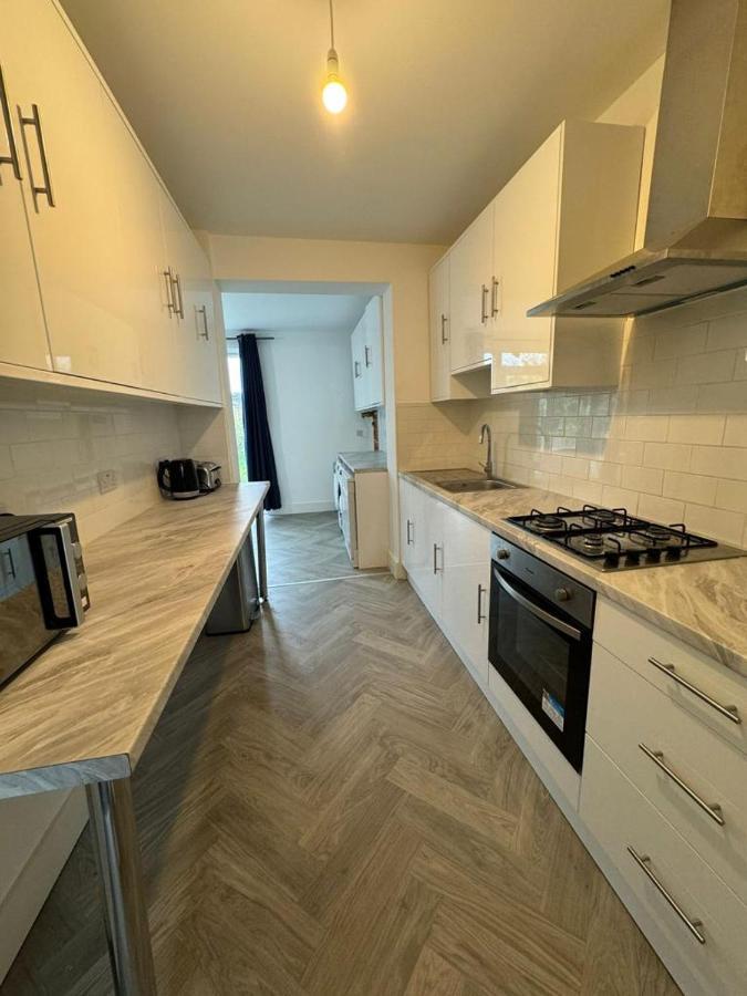 Smart Guest Rooms Fast Access To Central London Via Piccadilly Line New Southgate Luaran gambar