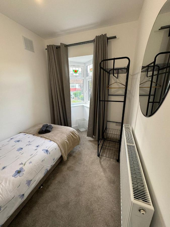 Smart Guest Rooms Fast Access To Central London Via Piccadilly Line New Southgate Luaran gambar