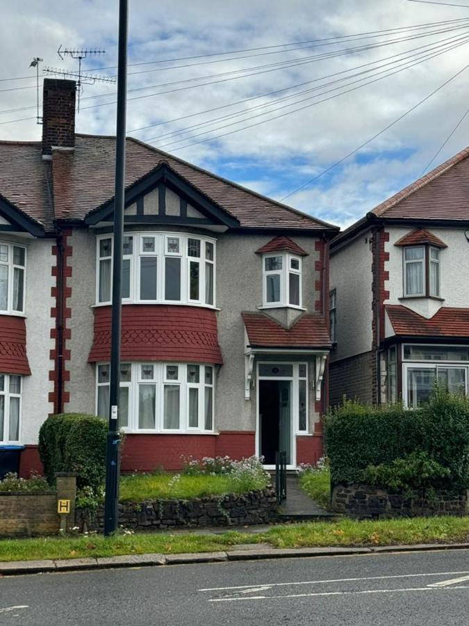 Smart Guest Rooms Fast Access To Central London Via Piccadilly Line New Southgate Luaran gambar