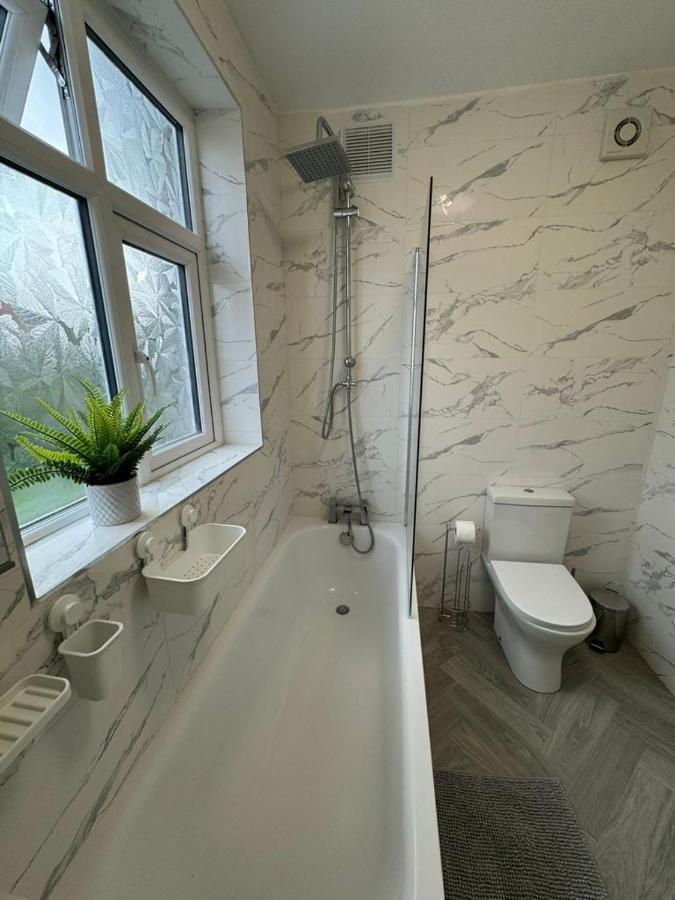 Smart Guest Rooms Fast Access To Central London Via Piccadilly Line New Southgate Luaran gambar